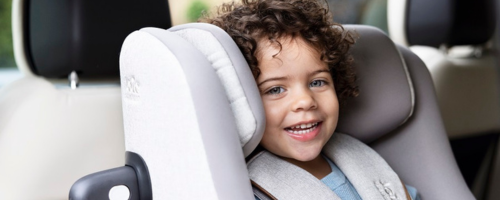i-Size, die Kindersitznorm Kind im Kindersitz im Auto