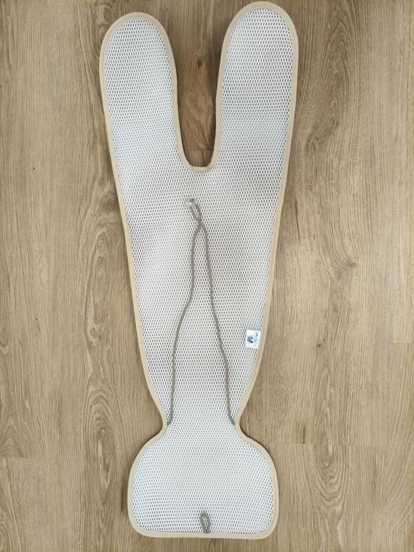 AirCuddle für Folgesitze mit Beinen in Farbe Earth Rückseite